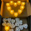 Ảnh Tealight thơm nhỏ gọn, ánh sáng vàng kết hợp hương thơm dịu nhẹ tạo không gian lãng mạn, dễ chịu.